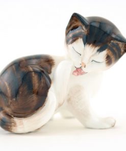Character Kitten Licking Hind Paw HN2580 - Royal Doulton Animals