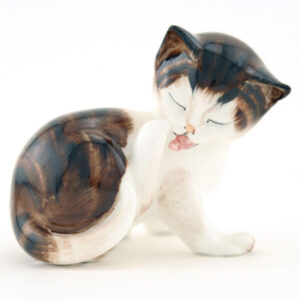 Character Kitten Licking Hind Paw HN2580 - Royal Doulton Animals