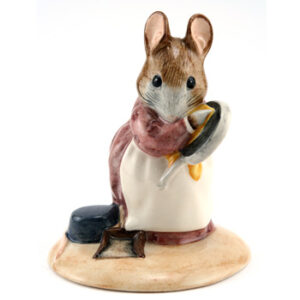 Hunca Munca Polishing Pot - New Beswick - Beatrix Potter Figurine