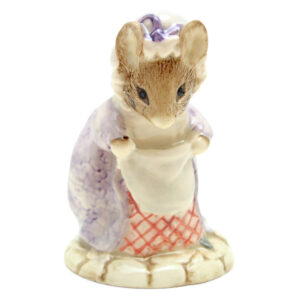 Lady Mouse Made A Curtsy - Royal Albert - Beatrix Potter Figurine