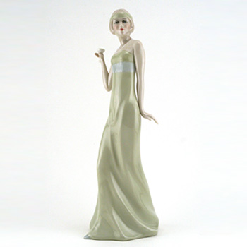 Aperitif HN2998 - Royal Doulton Figurine