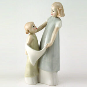Playmates HN3127 - Royal Doulton Figurine