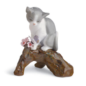 Blossoms for the Kitten - 01008382 - Lladro Figurine
