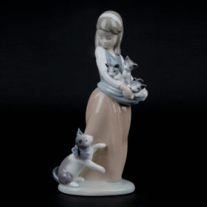 Following Her Cats 1001309 - Lladro Figurine