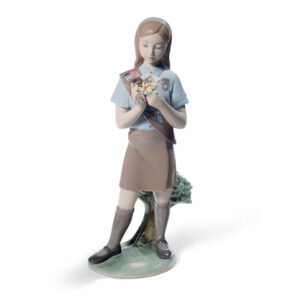 Girl Scout Brownie - 01008646 - Lladro Figurine