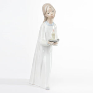 Girl with Candle 4868 - Lladro Figurine