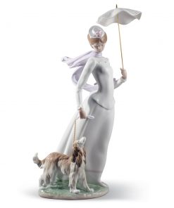 Lady with Shawl - Lladro Figurine