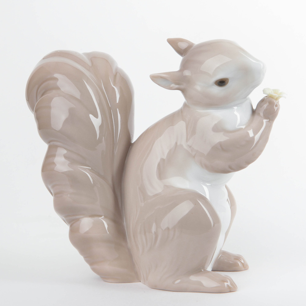 Squirrel with Flower - 1006410 - Lladro Figurine