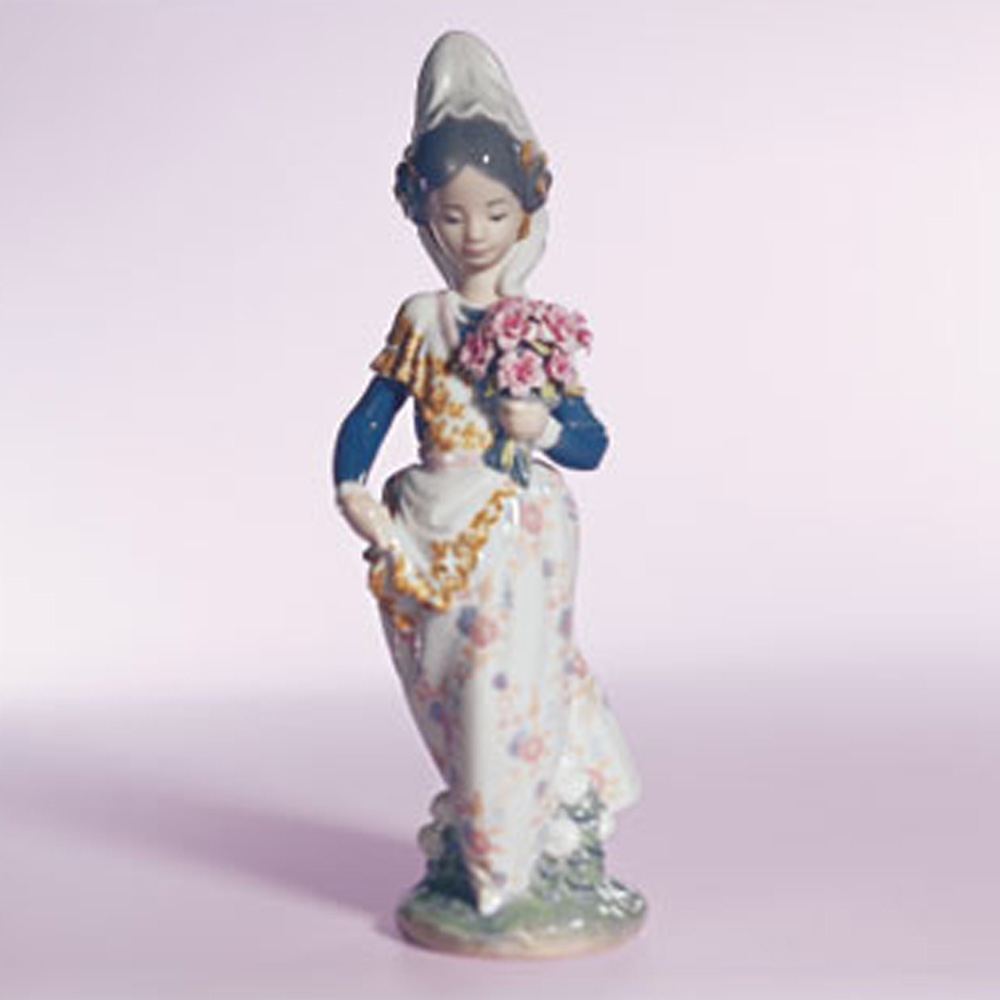 Valencian Girl with Flowers 1304 - Lladro