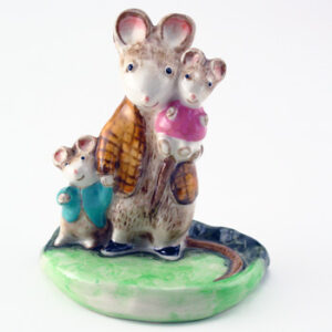 A Family Mouse KM2526 - Royal Doultoun Storybook Figurine