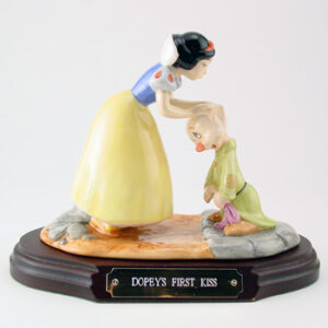 Dopey's First Kiss SW21 - Royal Doultoun Storybook Figurine