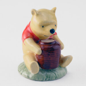 Winnie the Pooh and The Honey Pot WP1 - Royal Doultoun Storybook Figurine