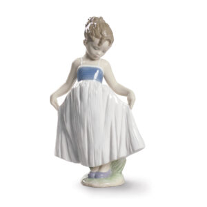 Look At My Dress 1009172 - Lladro Figure