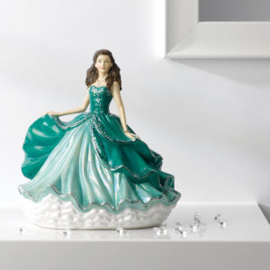 Spring Regatta HN5835 - Royal Doulton Figurine