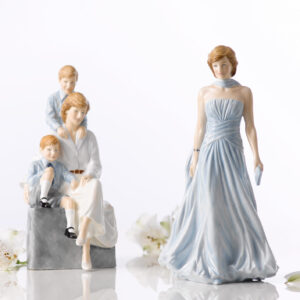 A Loving Mother HN5857 - Royal Doulton Figurine