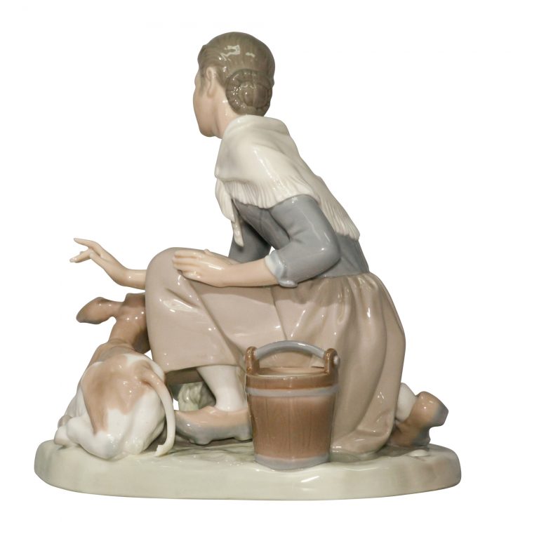 Caressing Little Calf 4827 - Lladro Figurine