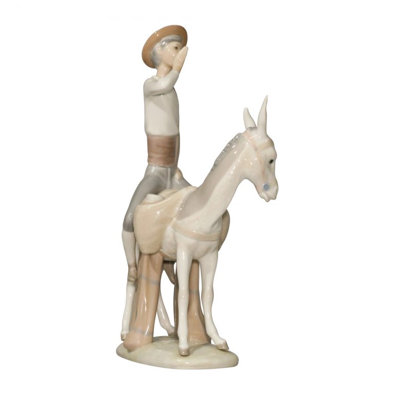 Honey Peddler 4638 - Lladro Figurine