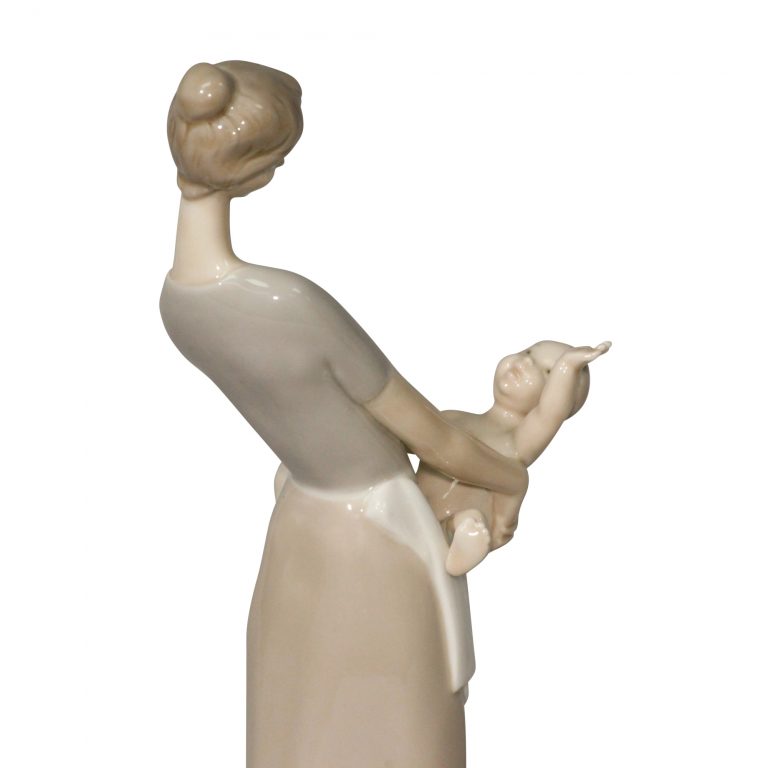 Mother and Child 4575 - Lladro Figurine