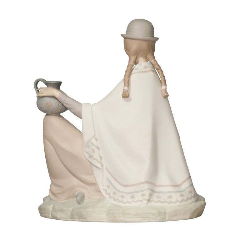 Peruvian Girl Baby Matte - Lladro Figurine