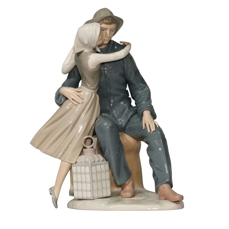 The Kiss 4888 - Lladro Figurine