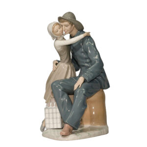 The Kiss 4888 - Lladro Figurine