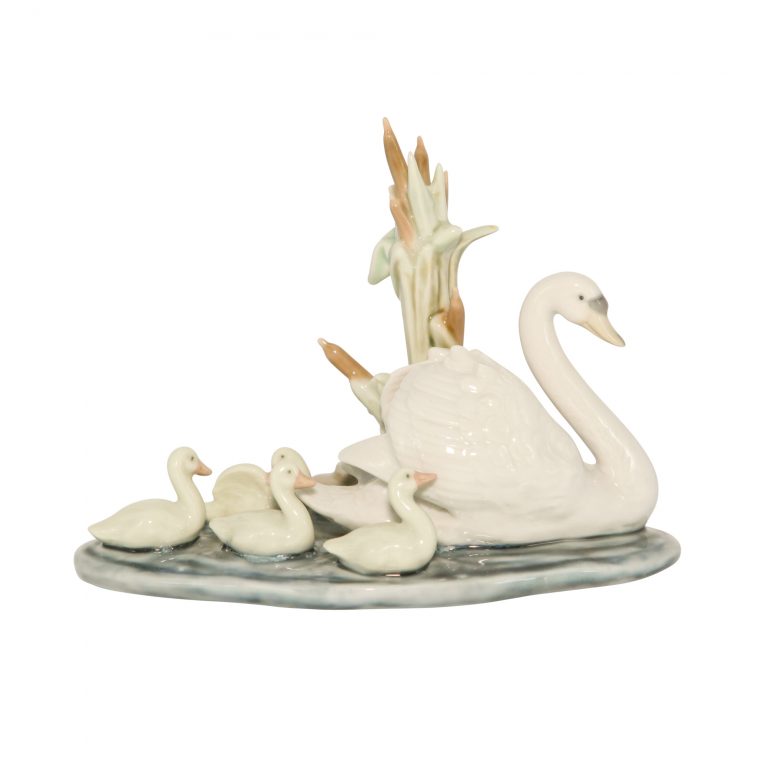 Follow Me Swan 5722 - Lladro Figure