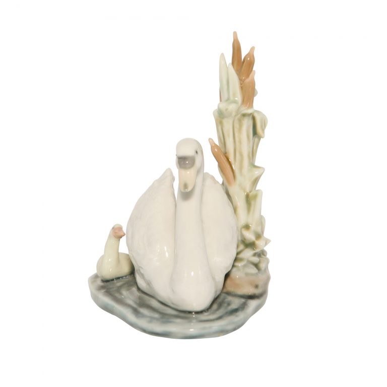 Follow Me Swan 5722 - Lladro Figure