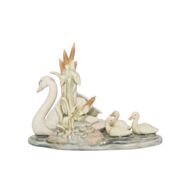 Follow Me Swan 5722 - Lladro Figure