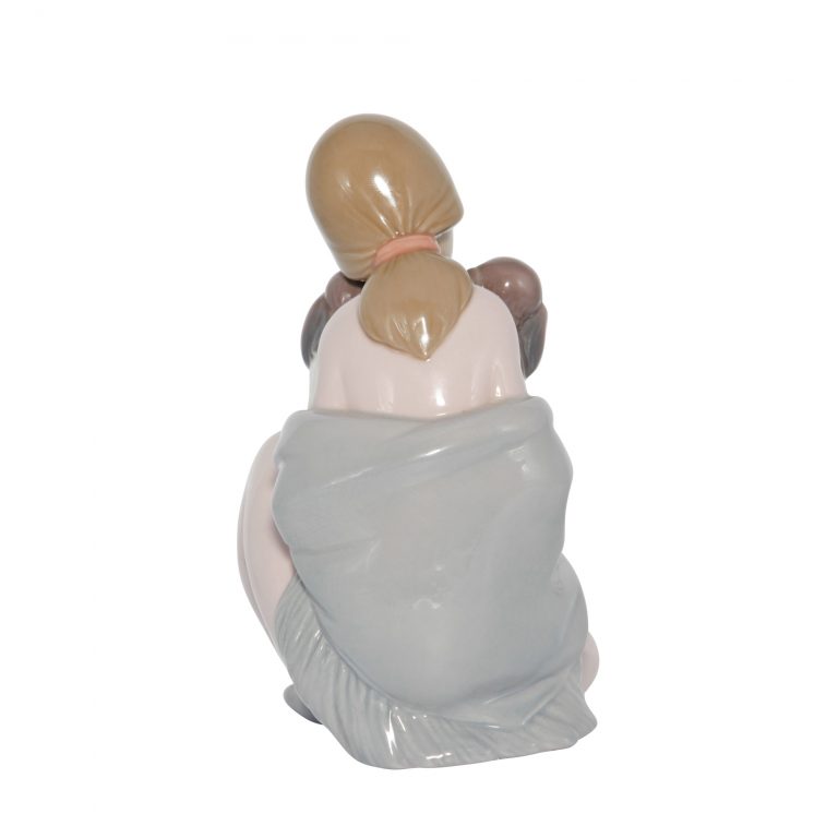 Snuggle Up 01006226 - Lladro Figure