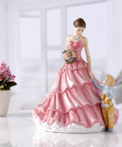 Loving Moments HN5873 2018 Mother's Day Figure of the Year - Royal Doulton Figurine