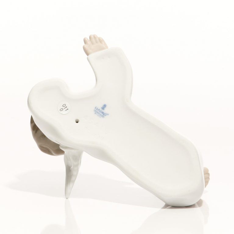 Angel Reclinging 4541 - Lladro Figure