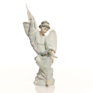 Angel with Garland 6133 - Lladro Figure
