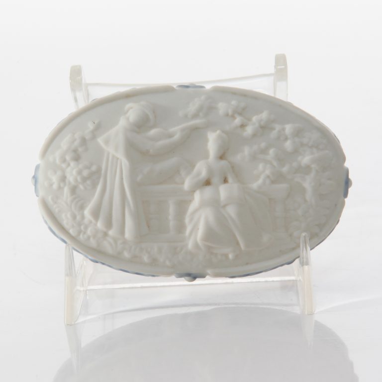 Decorated Oval Box 5267 - Lladro Figure