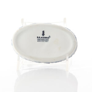 Decorated Oval Box 5267 - Lladro Figure