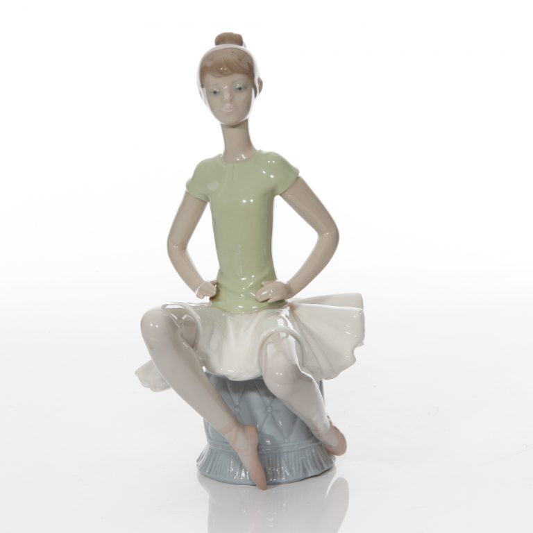 Laura Ballerina 1360 - Lladro Figure