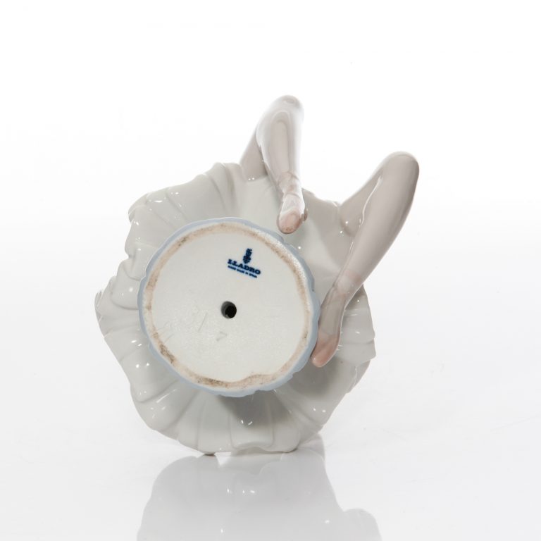 Laura Ballerina 1360 - Lladro Figure