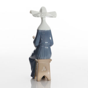 Nun Time to Sew 5501 - Lladro Figure