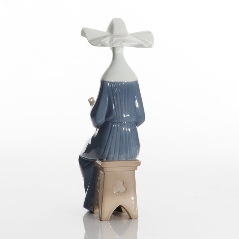 Nun Time to Sew 5501 - Lladro Figure