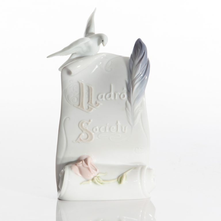 Scroll Arts Brings Us Togethe 7677 - Lladro Figure