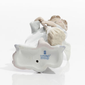 Sweep Away the Clouds 01005726 - Lladro Figure