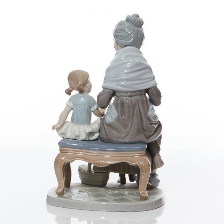 Visit with Granny 5305 - Lladro Figure