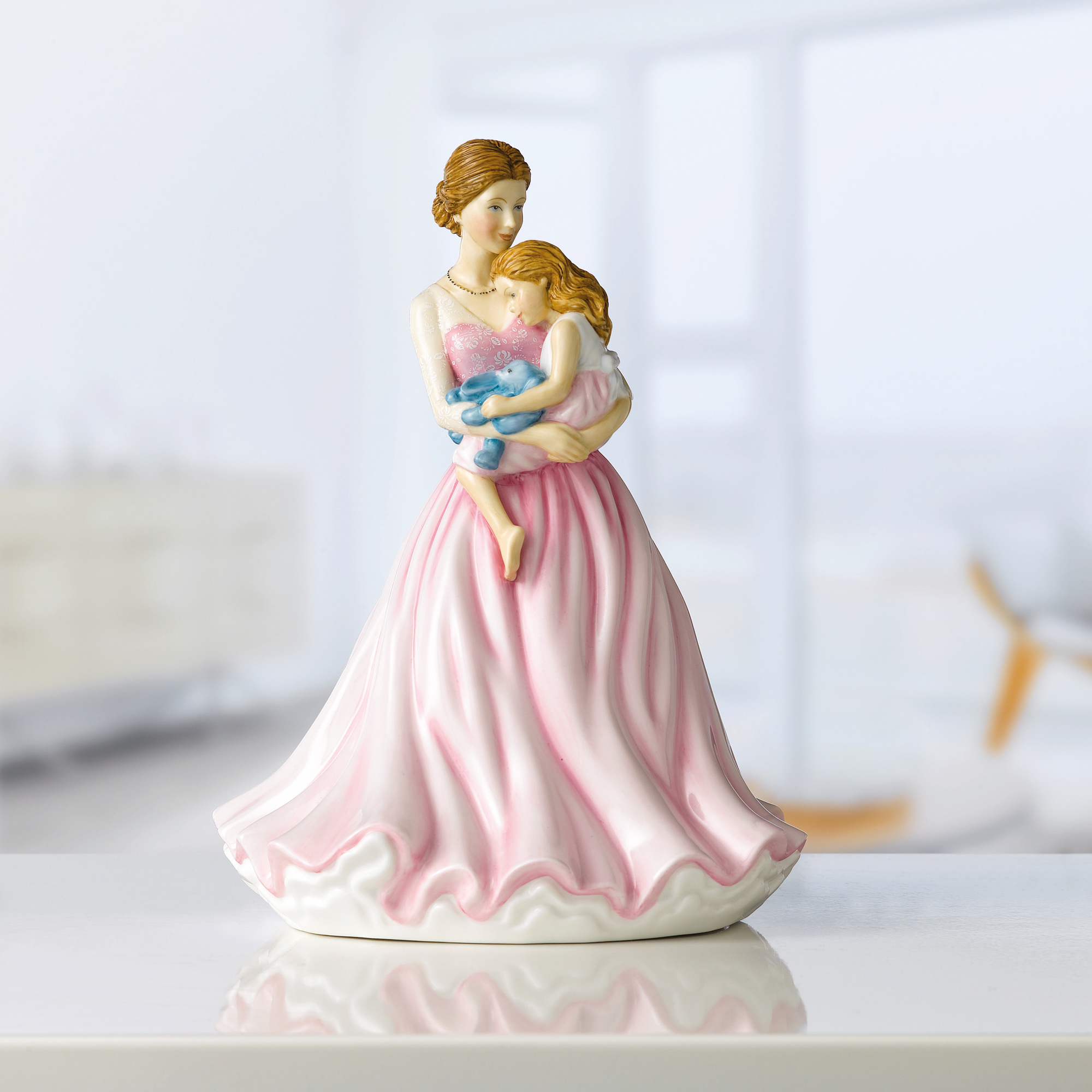 Mother's Angel HN5909 2019 Mother's Day Figure of the Year Royal Doulton Figurine