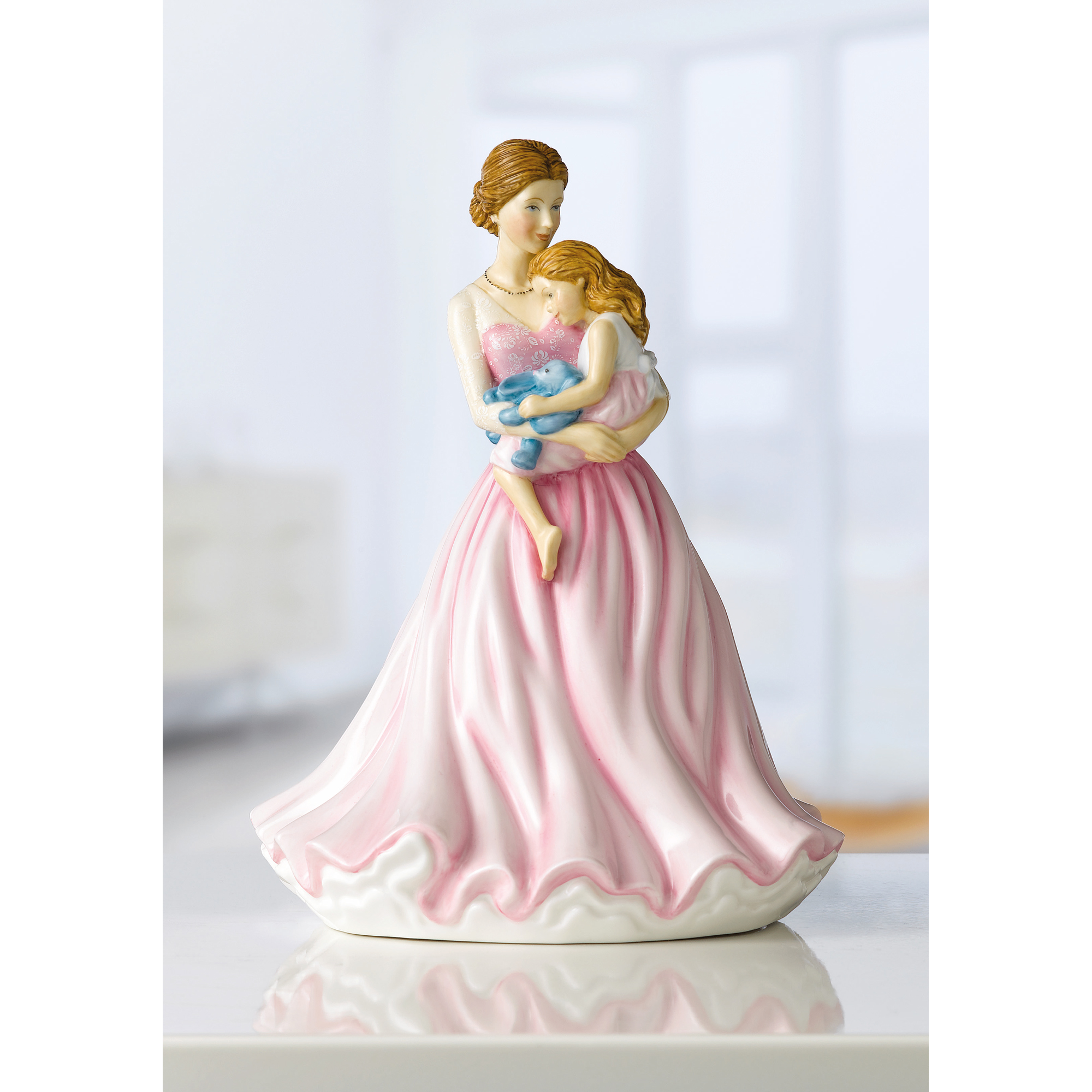 Mother's Angel HN5909 2019 Mother's Day Figure of the Year Royal Doulton Figurine